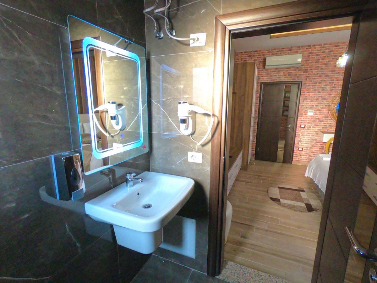 Hotel St.Pauli Shkodër Dış mekan fotoğraf