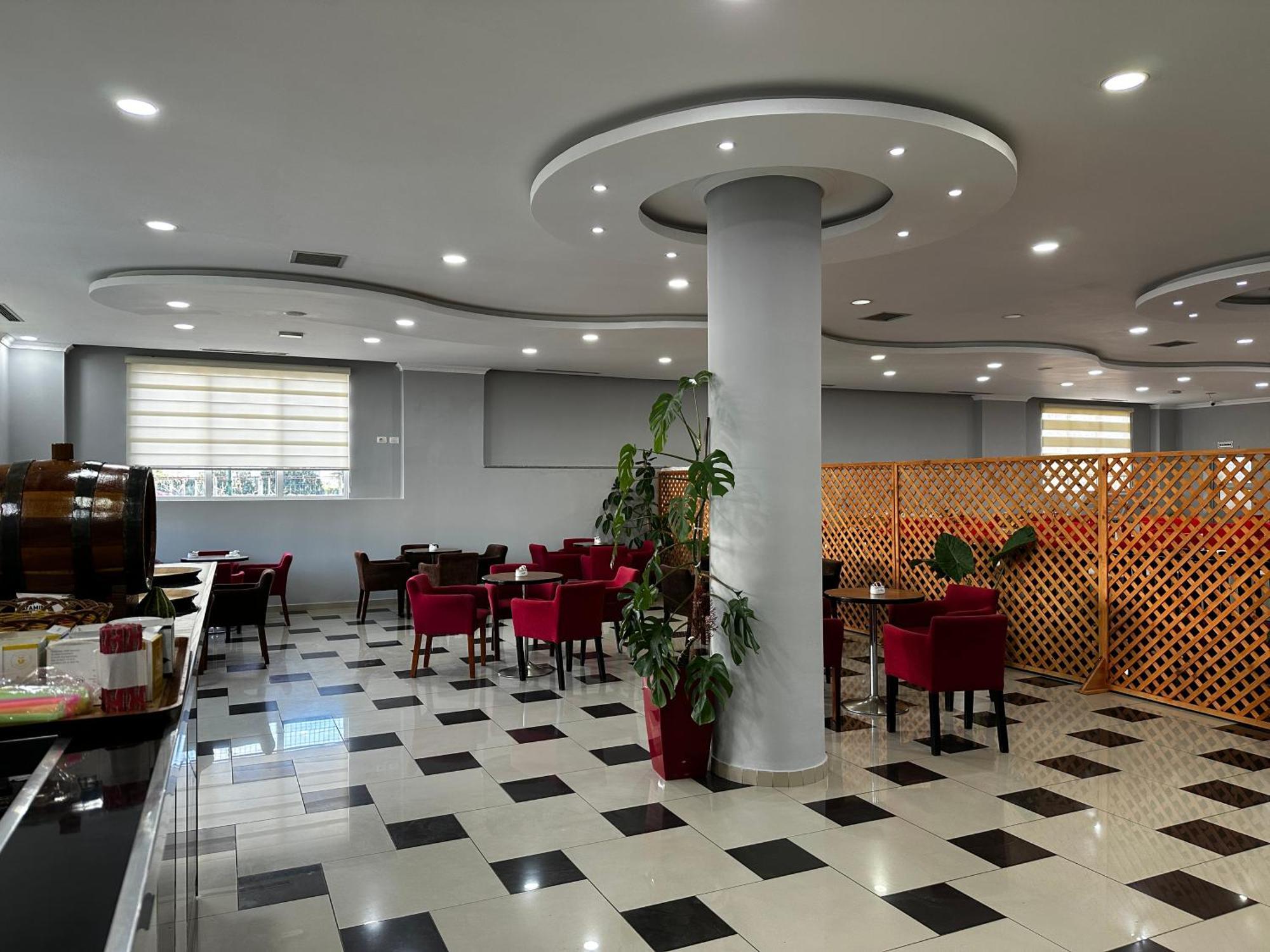 Hotel St.Pauli Shkodër Dış mekan fotoğraf